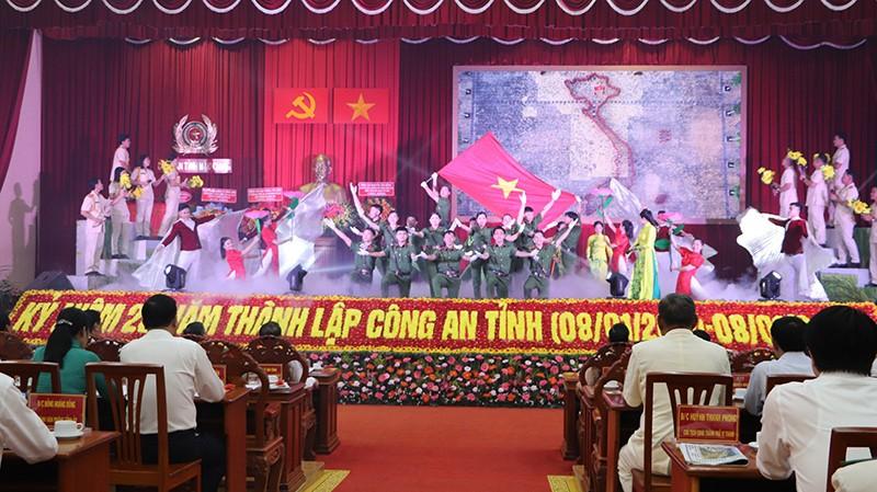 Một tiết mục văn nghệ chào mừng tại lễ kỷ niệm.